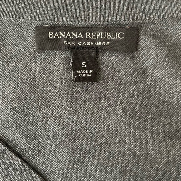 Banana Republic dark Grey Soft Silk Cashmere V-Neck long sleeve sweater Small - Picture 7 of 8